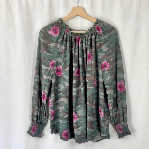 beachlunchlounge Tops - 🔥 3/$15🔥Beach Lunch Lounge Long Sleeve Top Floral Camo Lightweight Oversized S